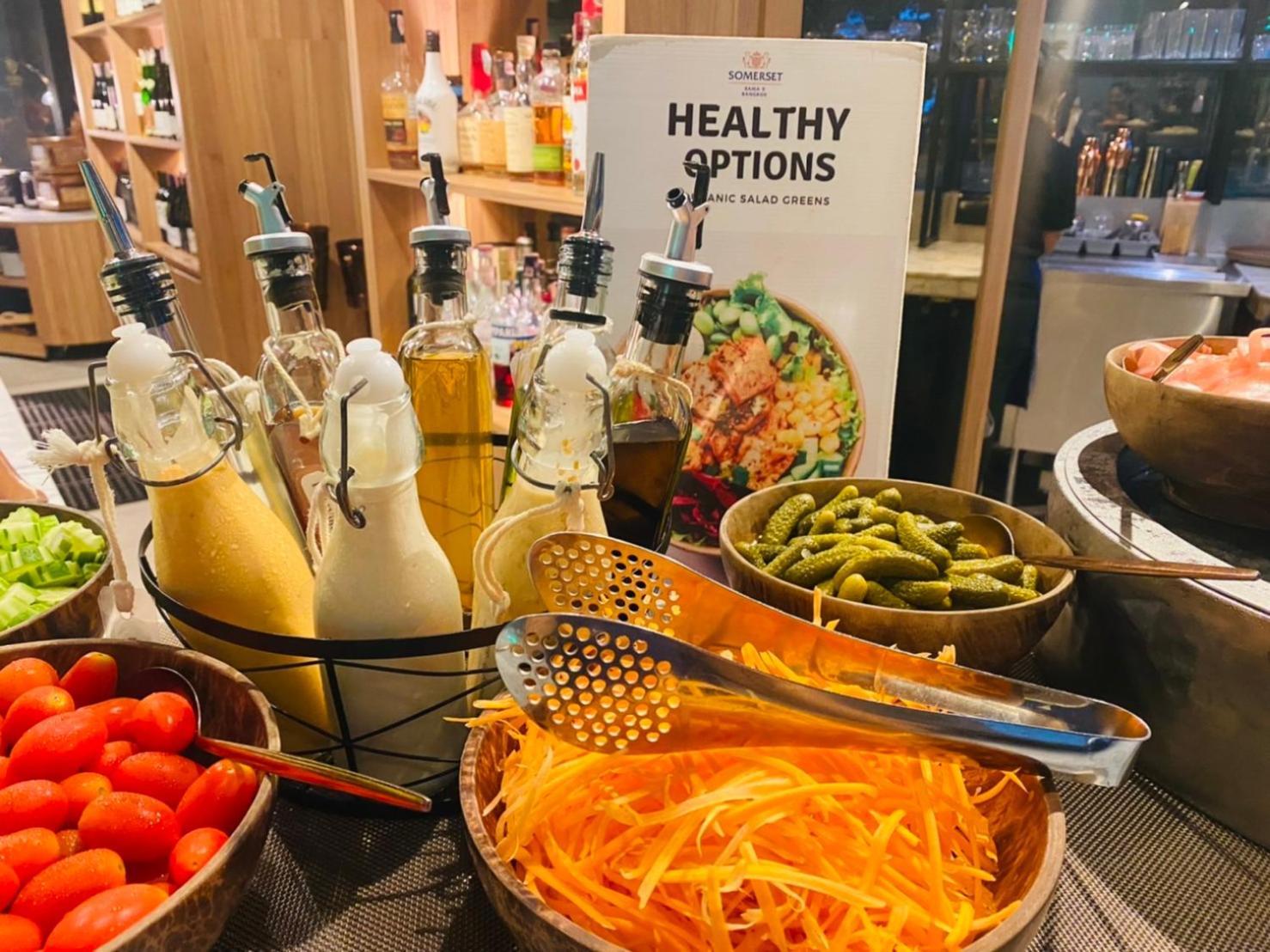 Somerset Rama 9 Bangkok Zewnętrze zdjęcie Healthy options at a buffet