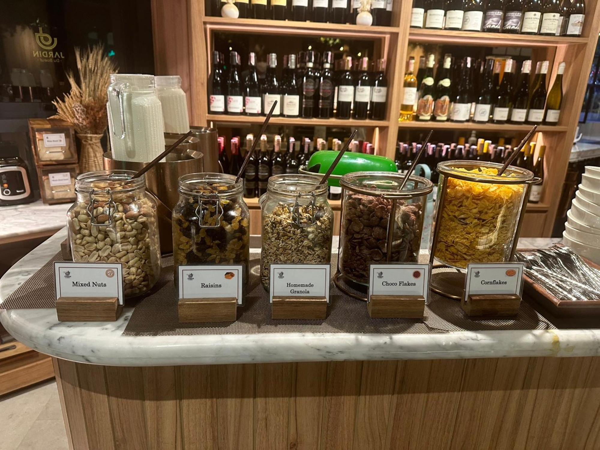 Somerset Rama 9 Bangkok Zewnętrze zdjęcie Dried tea leaves at a tea bar